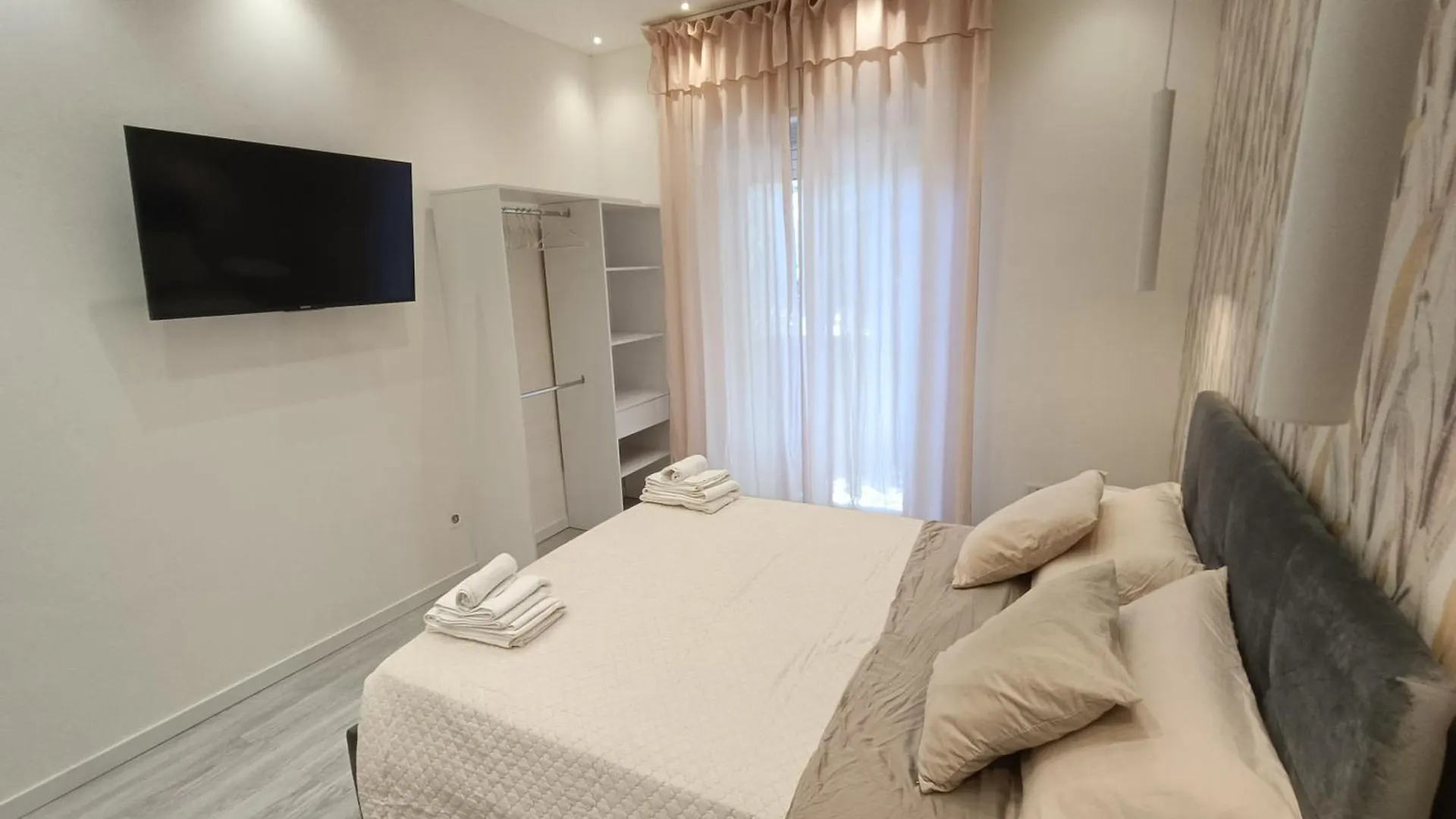 Blancohouse - Nido D'Amore Sul Parco Riccione Italy